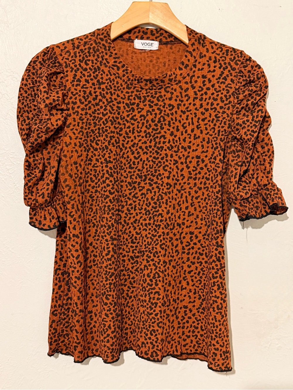 Women's Rust Leopard Print Puff Sleeve Blouse